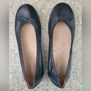Vionic Caroll black ballet flat - never worn outside